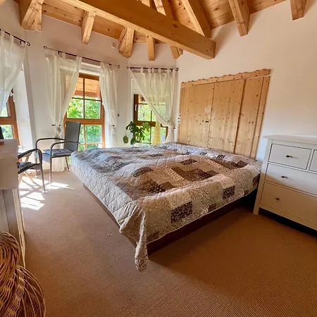 Apartment Biohauszeit Im Tiroler-holzhaus *